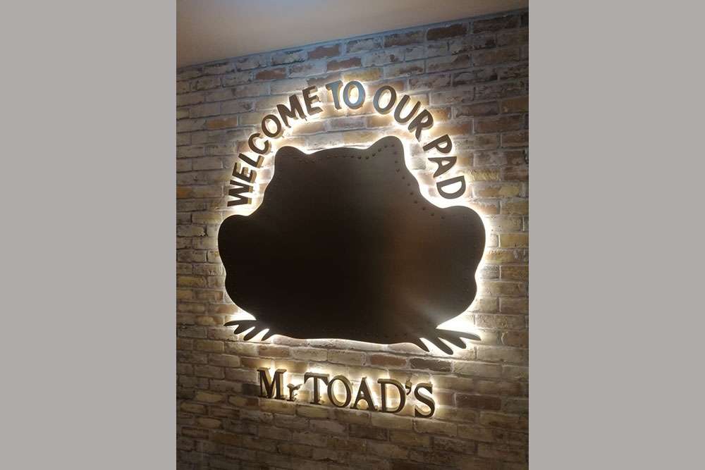 Mr Toads: British pub- style dining