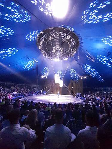 Travelling circus, Fontana comes to Dubai