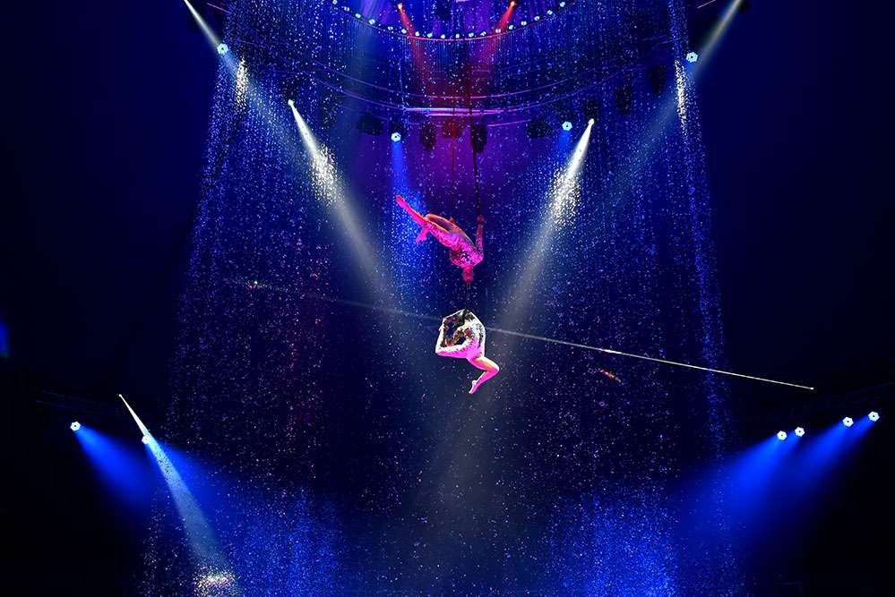 Travelling circus, Fontana comes to Dubai