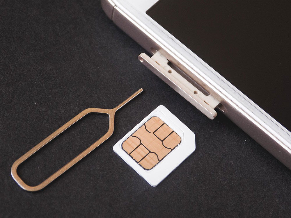 Avoiding expensive roaming costs while on summer Holidays 1 Avoiding expensive roaming costs while on summer Holidays